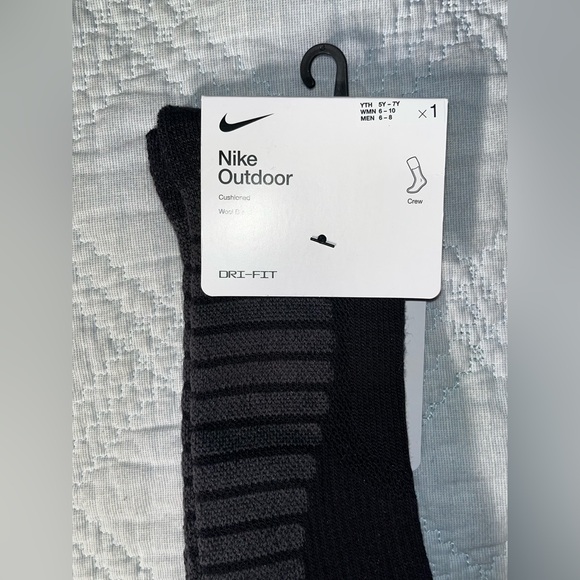 $24 NIKE OUTDOOR WOOL BLEND CREW SOCKS FD8472-010 Black Men’s 6-8 Women’s 6-10 - Picture 2 of 8